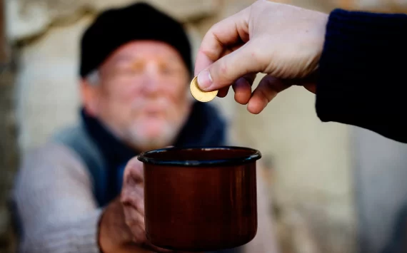 tzedakah-poor-beggar